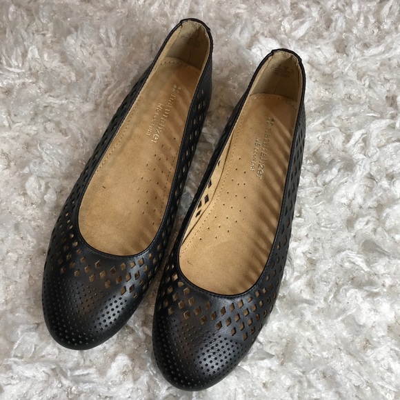 NATURALIZER- N5 COMFORT LASER CUT FLATS - Picture 4 of 10